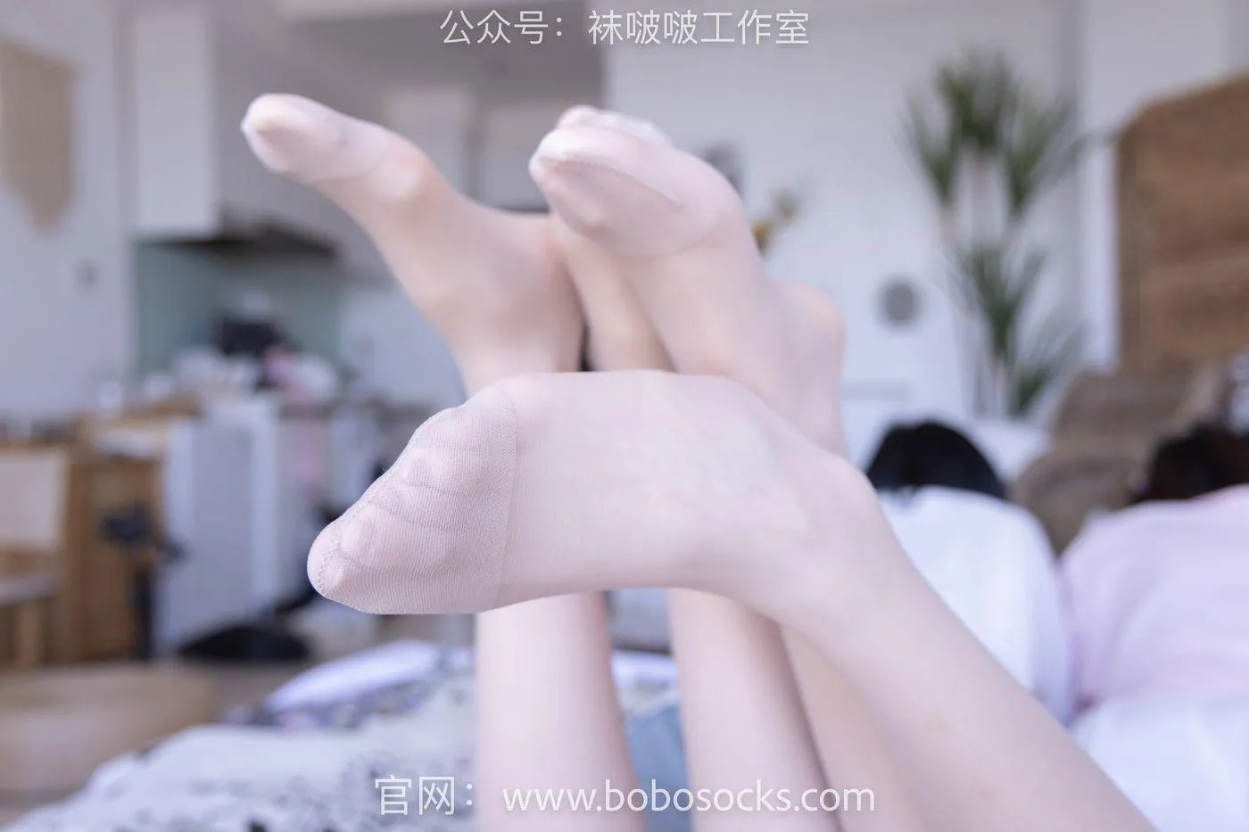 [BoBoSocks袜啵啵]NO.100 小甜豆与稚予-板鞋、肉丝、脚对脚互动剧情 [132P]插图9